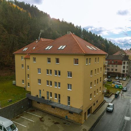 Apartmany K Lanovce S Parkovanim Jáchymov Exteriör bild