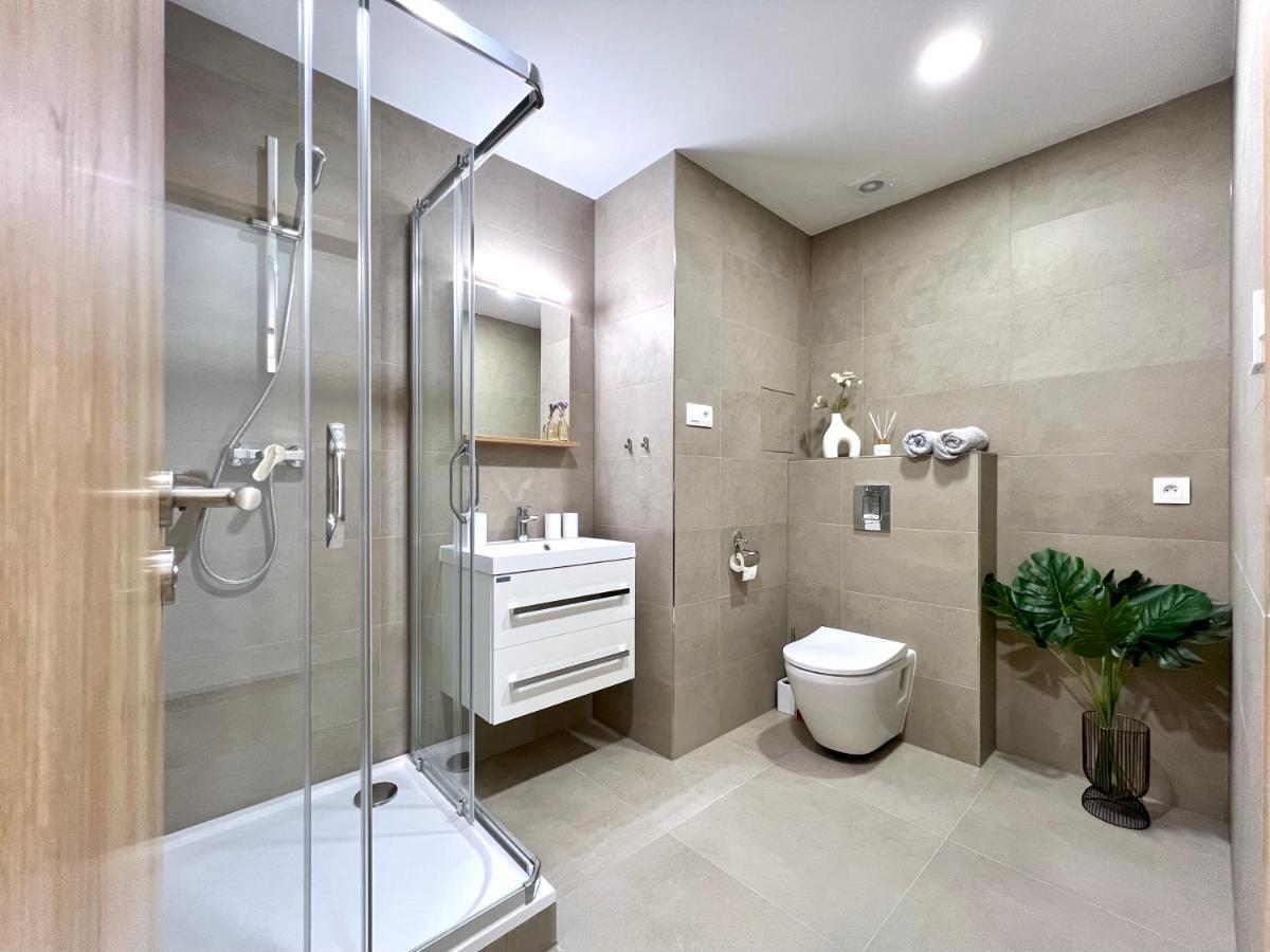Apartmany K Lanovce S Parkovanim Jáchymov Exteriör bild