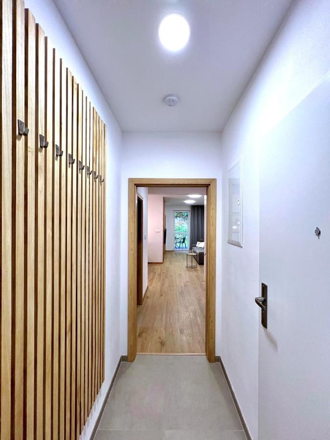 Apartmany K Lanovce S Parkovanim Jáchymov Exteriör bild