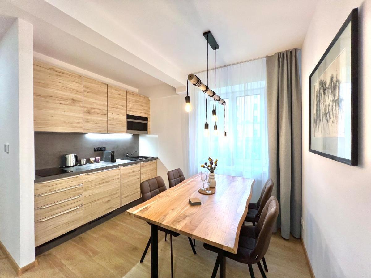 Apartmany K Lanovce S Parkovanim Jáchymov Exteriör bild