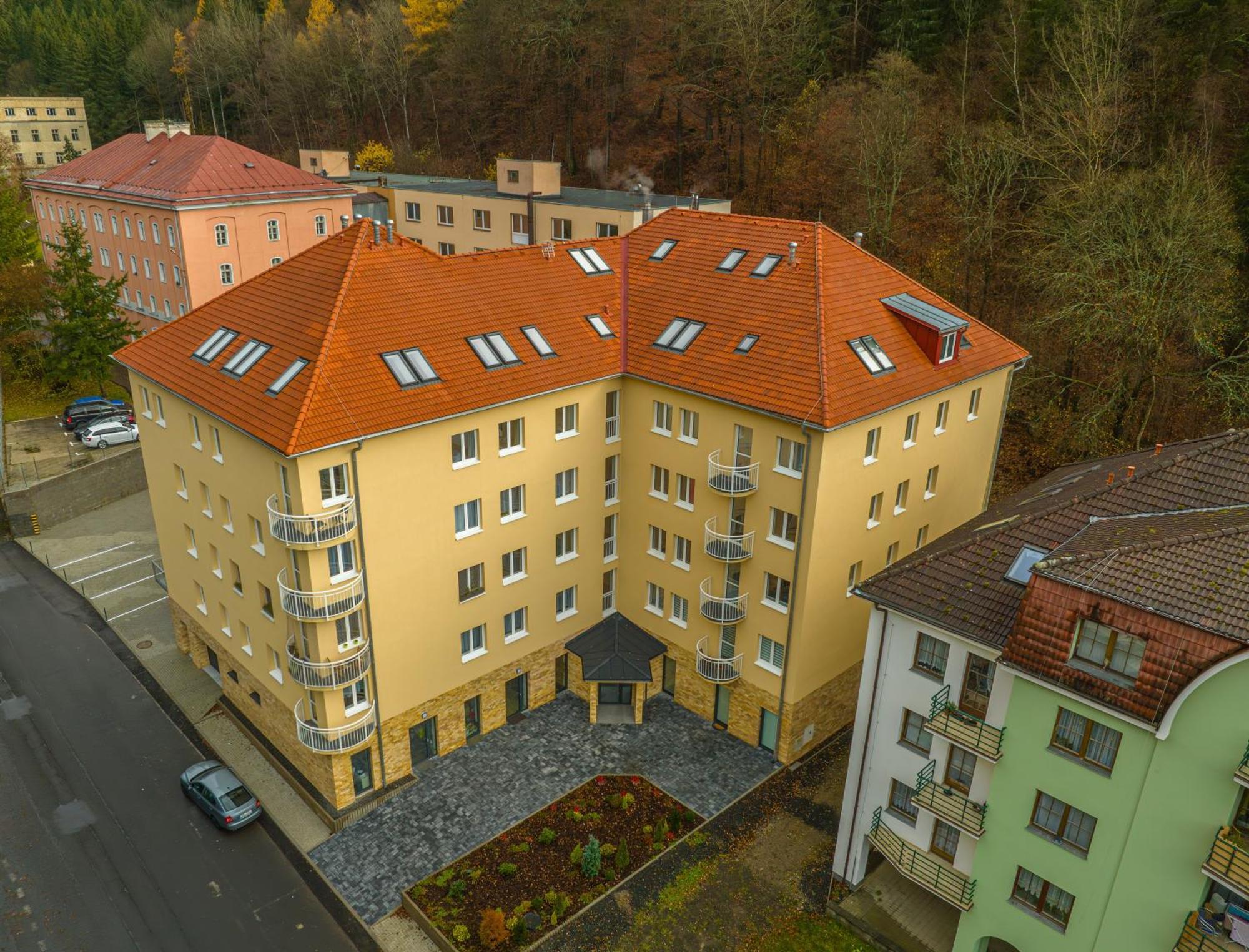 Apartmany K Lanovce S Parkovanim Jáchymov Exteriör bild